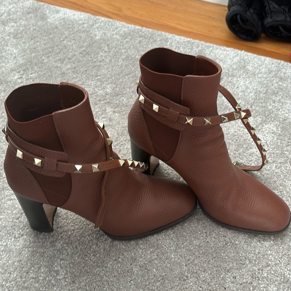 Brown leather Valentino booties
